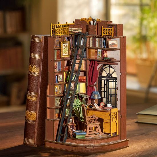 Silent Corner Study Booknook #3