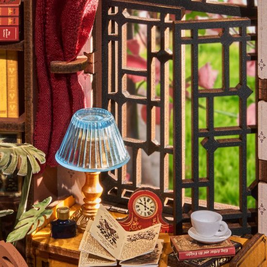 Silent Corner Study Booknook #4